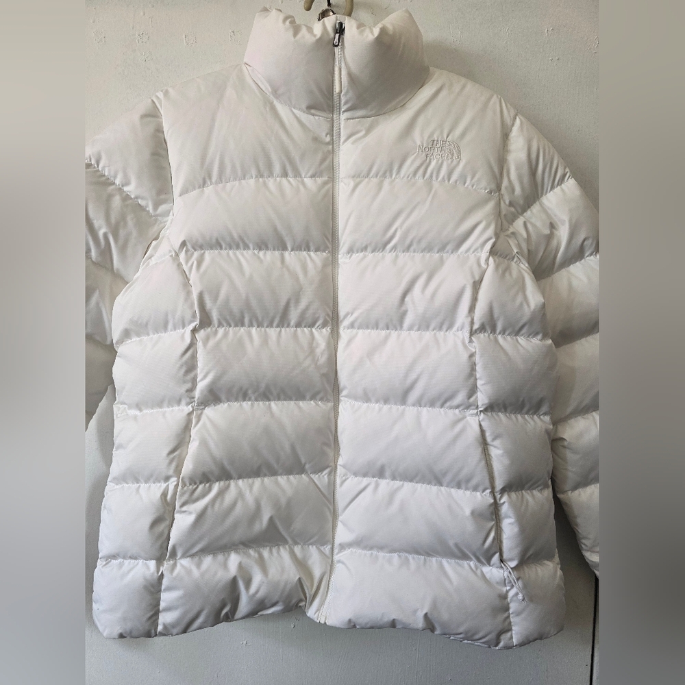 The North Face 700 Women's White Puffer Jacket. 700 Fill Down